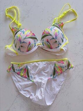Marie Jo Embroidered Bra set